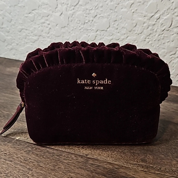 Kate Spade Small Ruffle Cosmetic- Briar Lane Quilted Velvet in‎ Cherry Wood - Picture 1 of 4